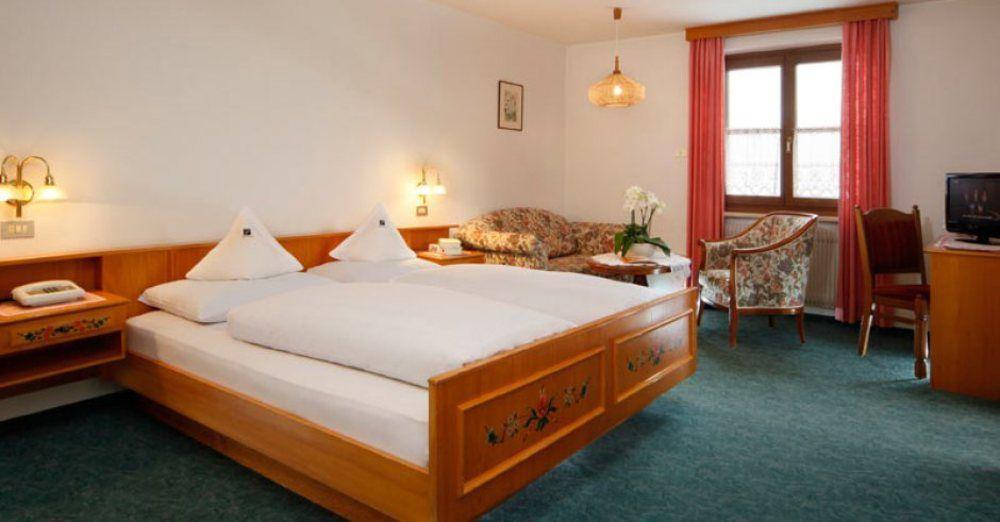 Hotel Peter Petersberg Exteriör bild