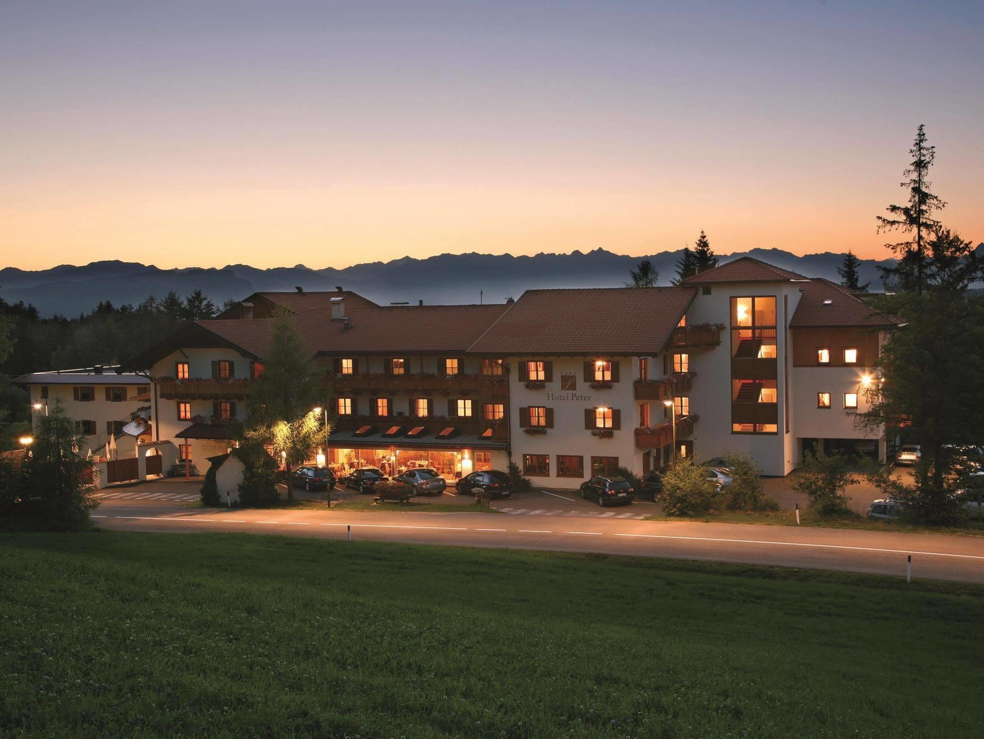 Hotel Peter Petersberg Exteriör bild