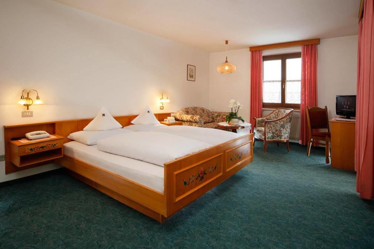 Hotel Peter Petersberg Exteriör bild